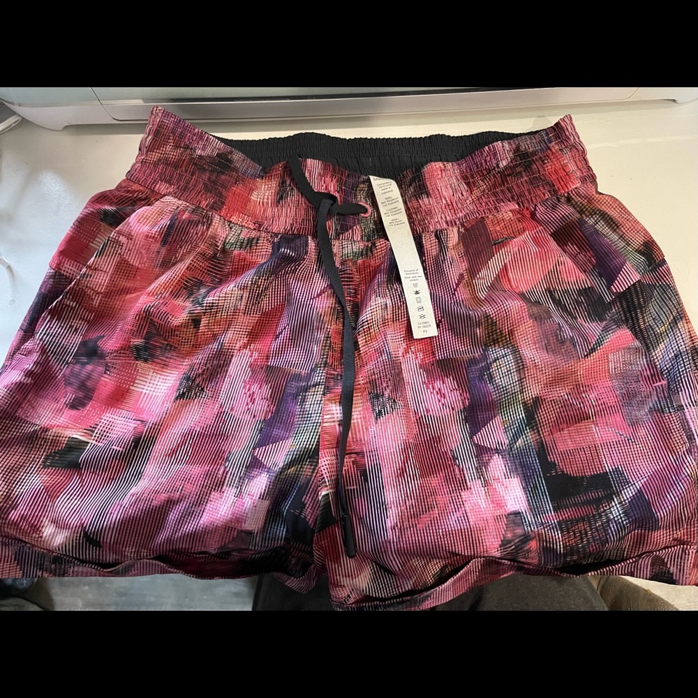 Lululemon shorts size 4